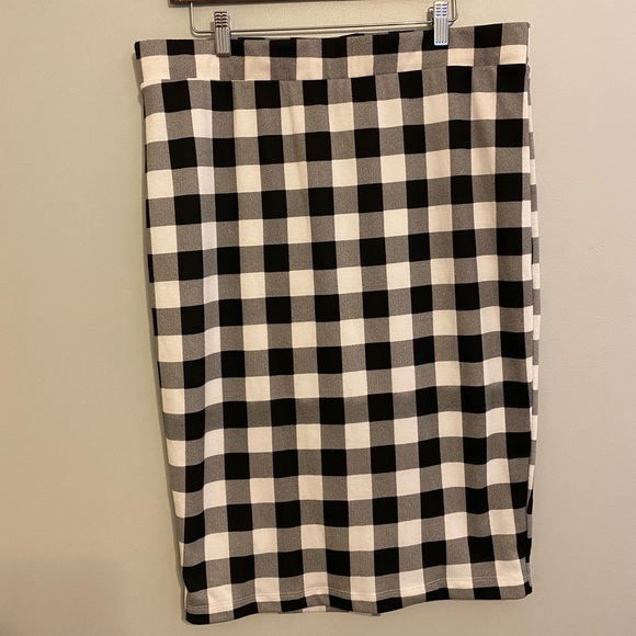Torrid Sz 1 Black and White Gingham Pencil Skirt - Picture 4 of 4